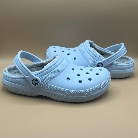 Crocs Classic Clogs Baby Blue Fuzzy Slip On - Women’s Size 9 Men’s Size 7 - Picture 1 of 8